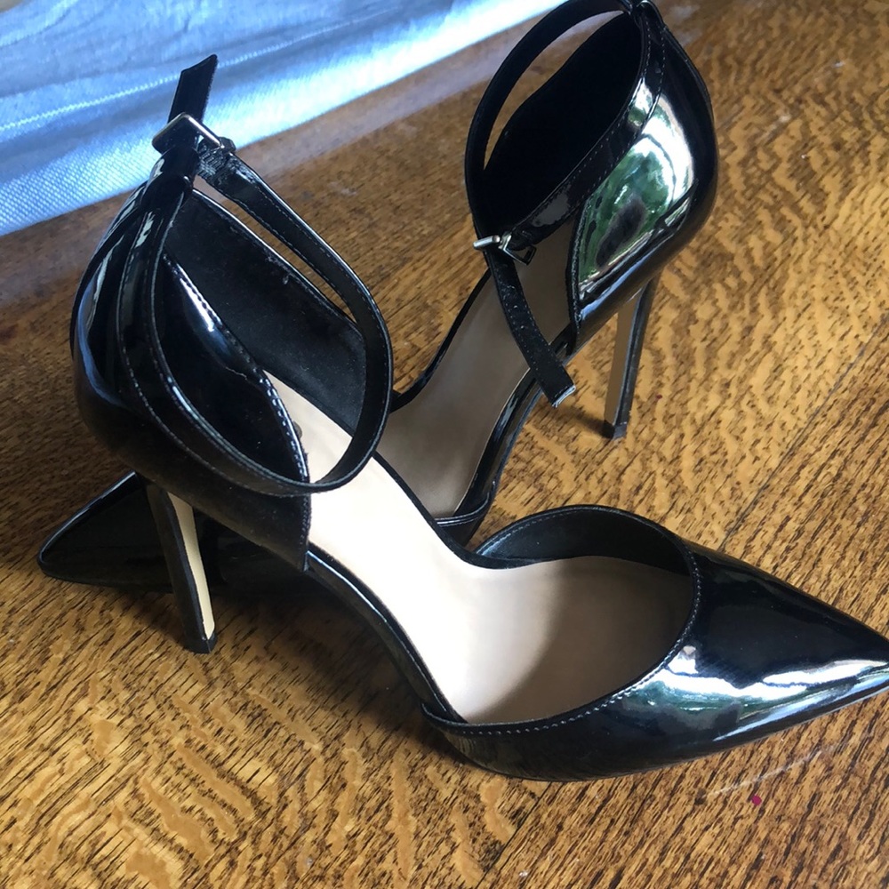 Mix No. 6 black shiny pumps